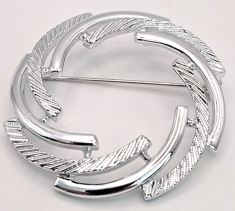 Vintage Sarah Coventry Silver Tone Swirl Circle Brooch Pin 1.75" Signed